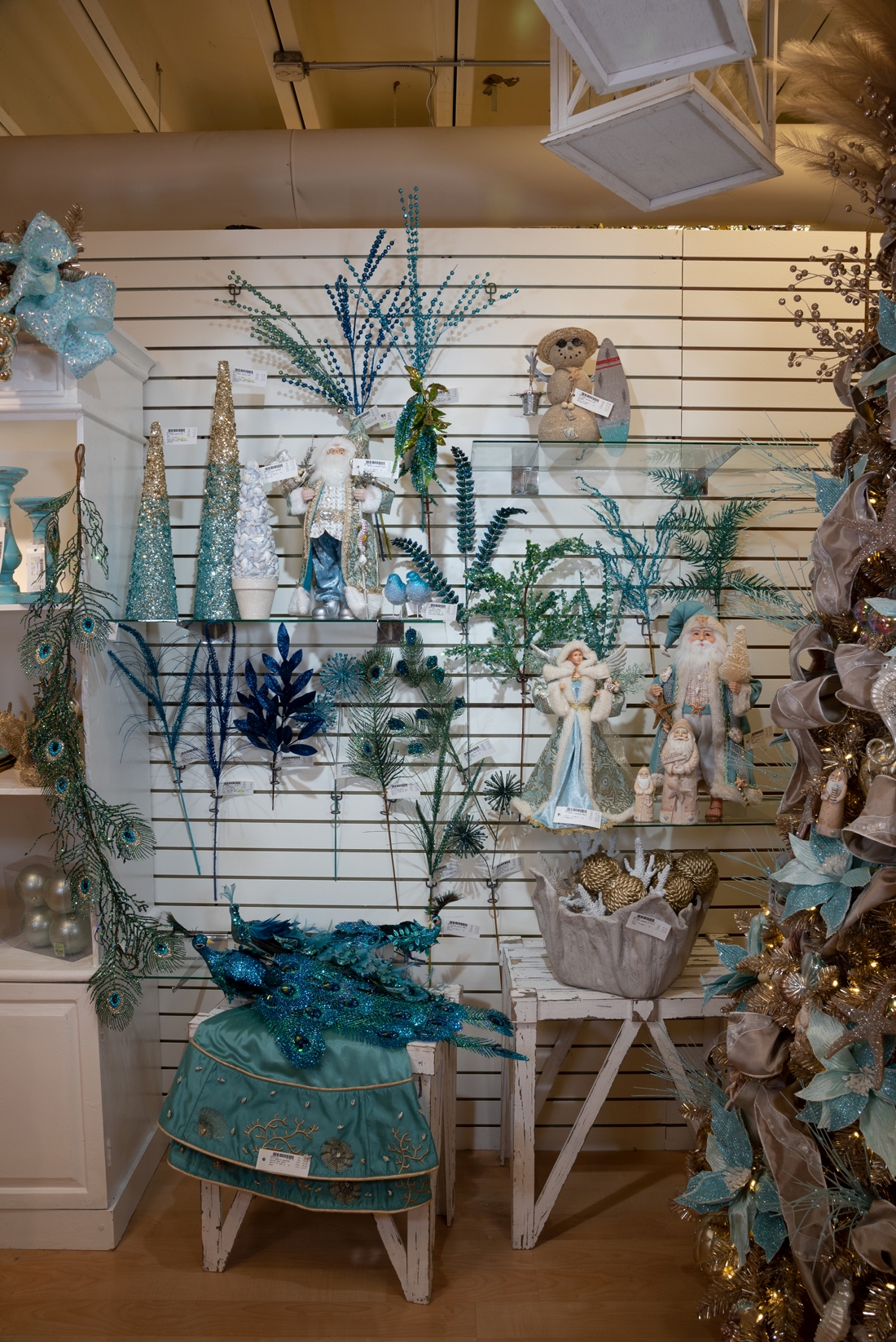 Christmas Showroom Theme Holiday Shores