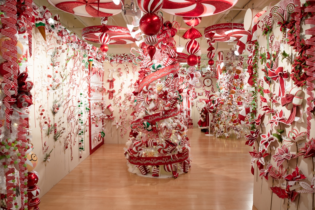 Christmas Showroom Theme Peppermint Lane