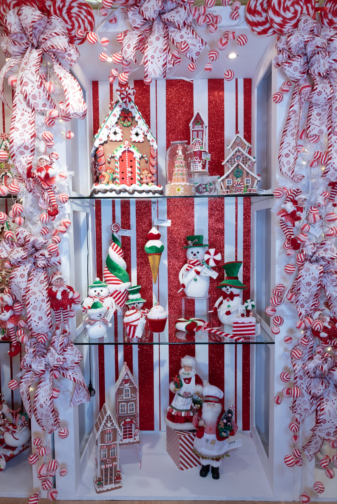 Christmas Showroom Theme Peppermint Lane